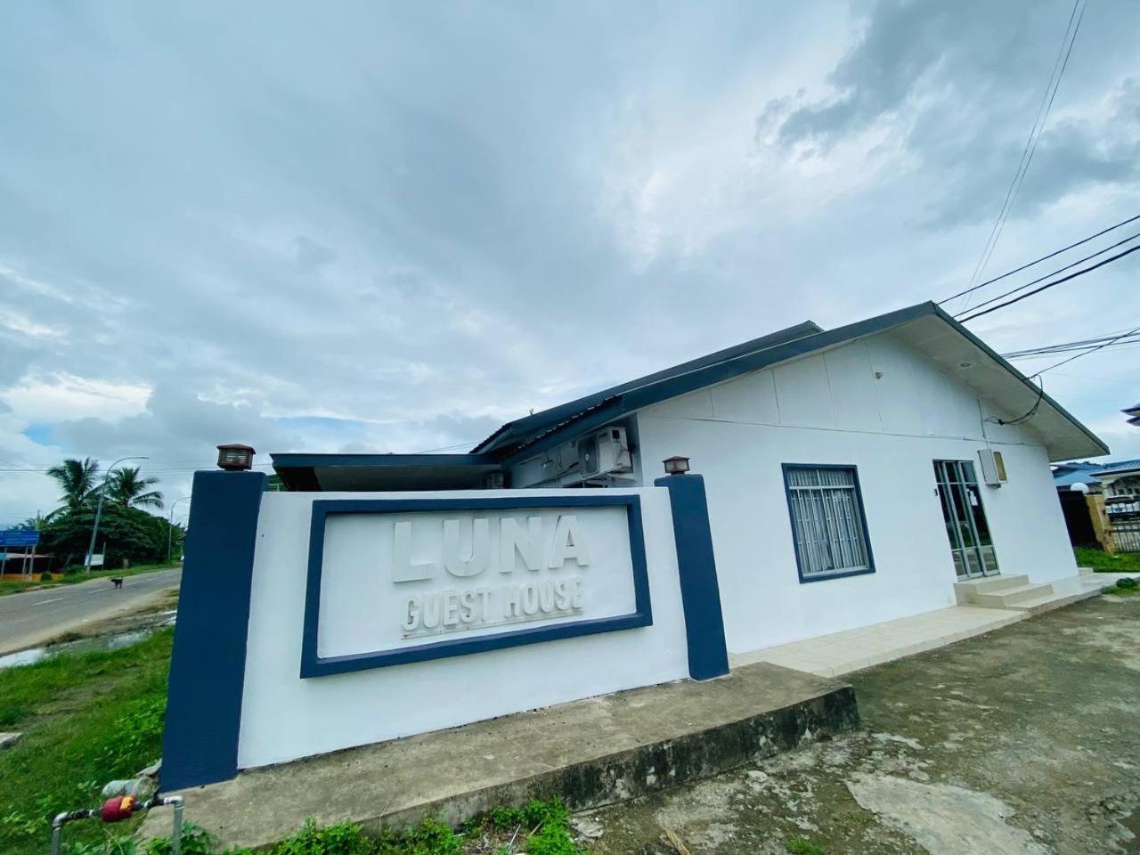 Luna Guesthouse 露娜旅馆 Semporna Exteriör bild